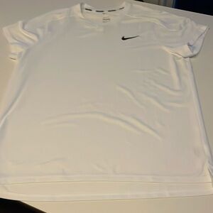 Nike men’s tennis shirt white new no tags